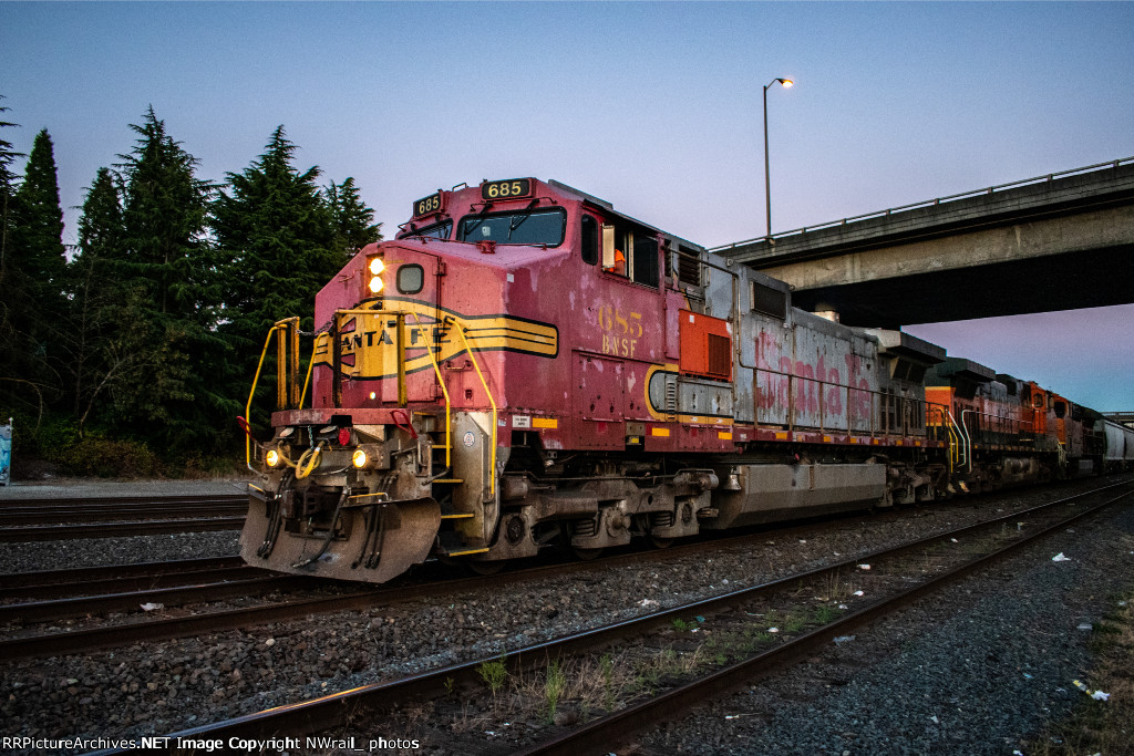 BNSF 685